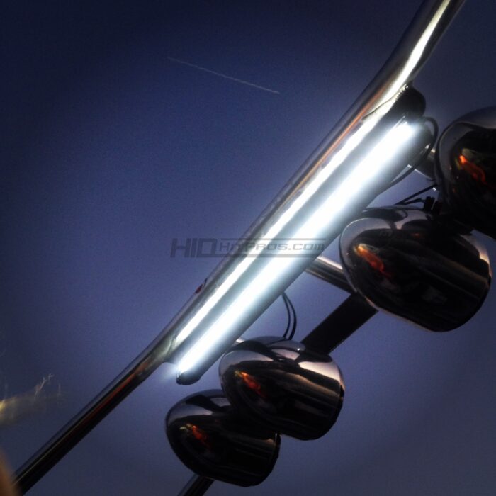 TOTRON 30 Inch Single Row CREE LED Light Bar on Tige Samson Boat