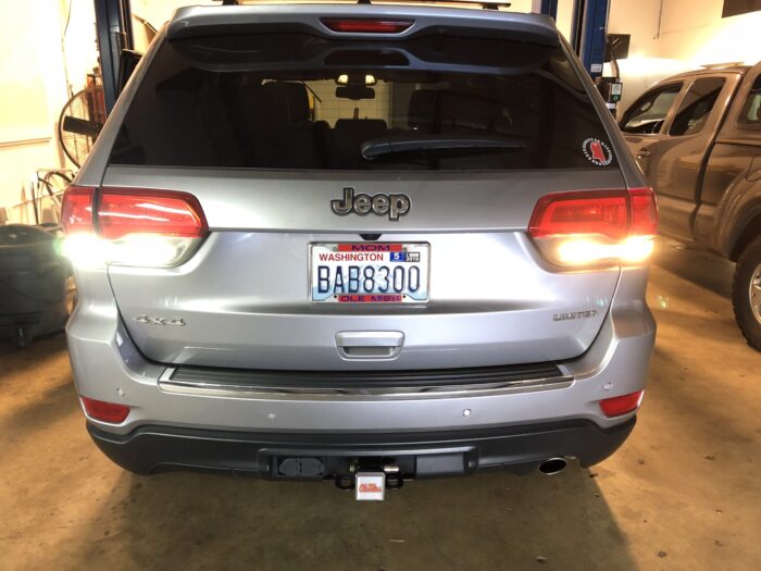 CREE LW30 vs Stock Reverse Jeep Grand Cherokee