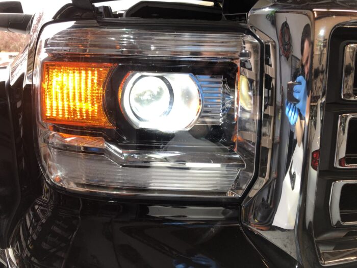 GMC Sierra 6000k HID Headlight Kit