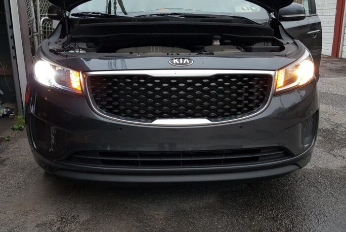 Kia Sedona HID versus Halogen